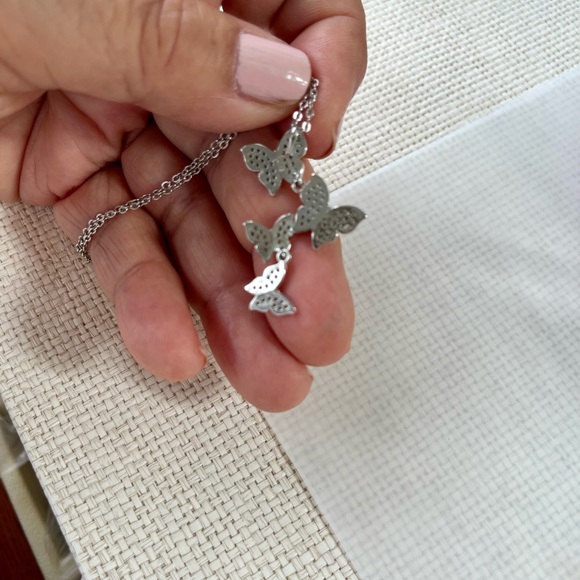 Butterfly CZ gorgeous necklace new in box jewelry - Picture 4 of 4